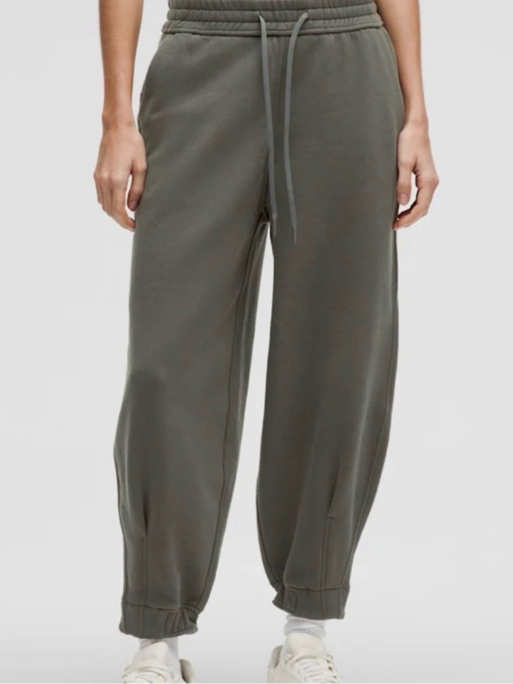 Lululemon Loungeful High-Rise Oversized
Cropped Jogger 8
